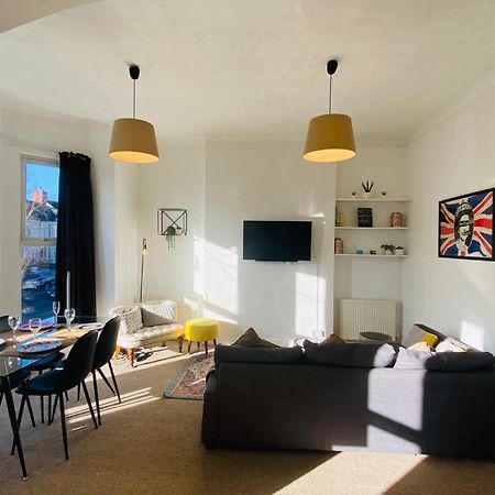Unique Sea View Apartment ヘイスティングス エクステリア 写真