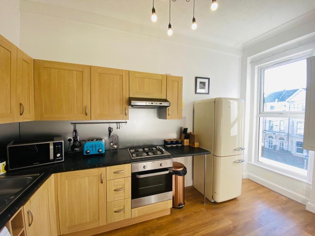 Unique Sea View Apartment ヘイスティングス エクステリア 写真